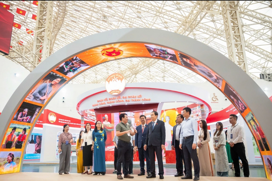 Top legislator inspects preparations for exhibition on NA’s 80-year history