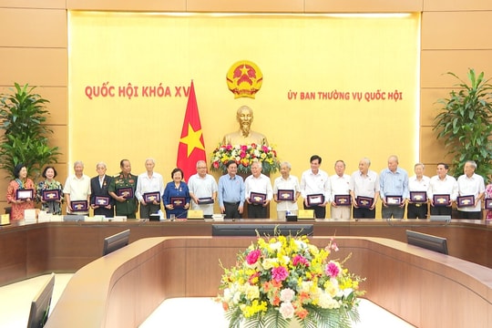 Hơi thở cuộc sống hun đúc sức nóng nghị trường