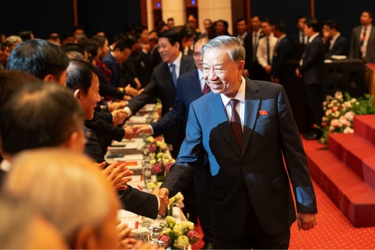 Lần đầu tiên, Tổng Bí thư Tô Lâm chủ trì gặp mặt gần 2.000 đại biểu Quốc hội qua các thời kỳ