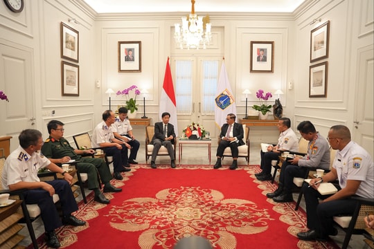 Đoàn công tác Cảnh sát biển Việt Nam chào xã giao Thống đốc thành phố Jakarta