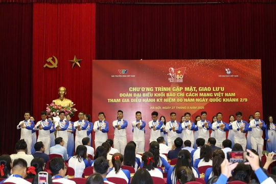 Gặp mặt, giao lưu đoàn đại biểu khối Báo chí Cách mạng Việt Nam tham gia diễu binh, diễu hành Đại lễ A80