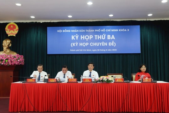 Xem xét nhiều chính sách hỗ trợ cán bộ, công chức và người lao động sau hợp nhất