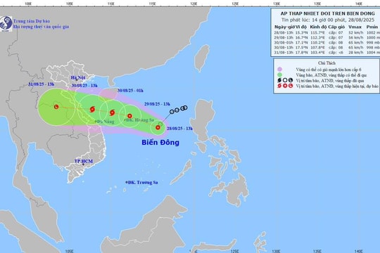 Áp thấp nhiệt đới có thể mạnh hơn thành bão trên Biển Đông, Trung Bộ mưa lớn