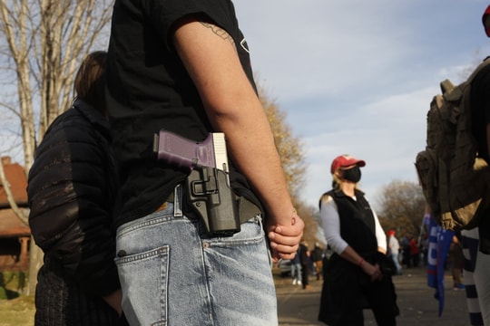 Các nhà lập pháp Mỹ: Luật pháp không thể thờ ơ trước bạo lực súng đạn