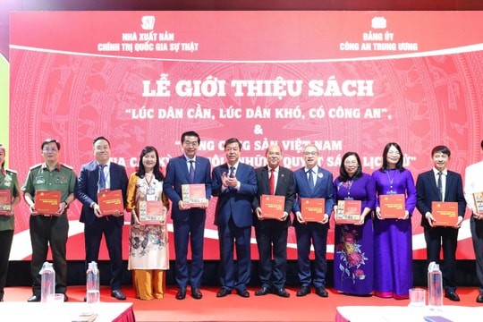 Bộ Công an giới thiệu 2 ấn phẩm đặc biệt trong Triển lãm thành tựu kinh tế - xã hội kỷ niệm 80 năm Quốc khánh 2/9