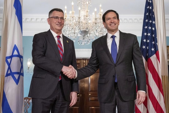 Xe tăng Israel áp sát thành phố Gaza trong khi quan chức Mỹ và Israel nhóm họp