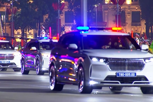 Các khối xe đặc chủng của Công an tiến hành sơ duyệt tại khu vực Quảng trường Ba Đình