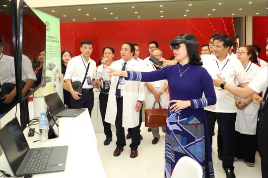 Gian triển lãm Y tế Việt Nam thu hút đông đảo khách tham quan