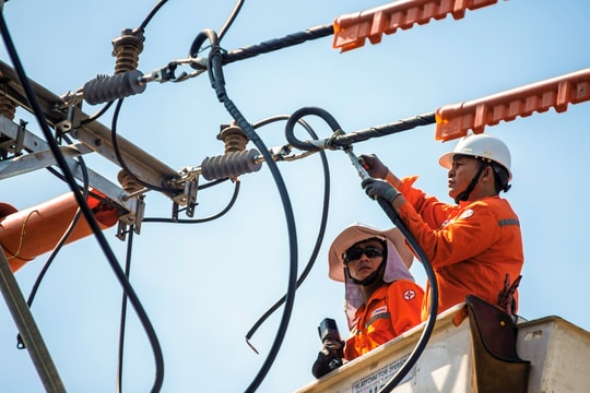 EVNSPC nỗ lực bảo đảm cung cấp điện tại 8 tỉnh, thành phố phía Nam sau sáp nhập