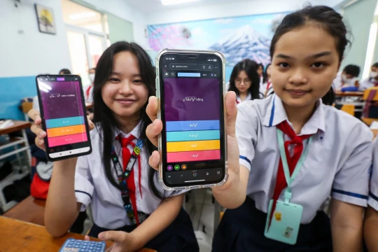 Hà Nội yêu cầu thu điện thoại của học sinh ngay từ tiết học đầu