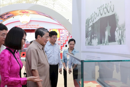 Phó Chủ tịch Quốc hội Nguyễn Đức Hải tham quan Triển lãm “Lịch sử và Sứ mệnh Quốc hội Việt Nam”