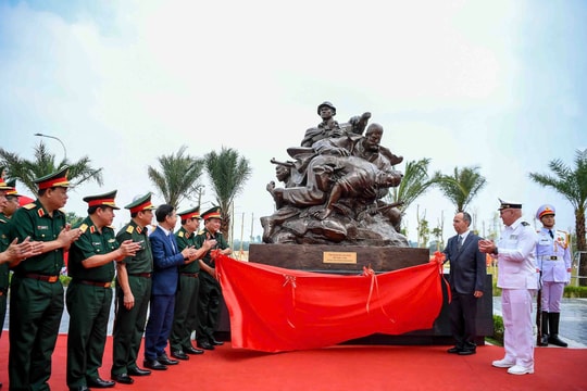 Bộ Quốc phòng tổ chức Lễ gắn biển các cụm tượng tri ân chuyên gia quân sự nước ngoài