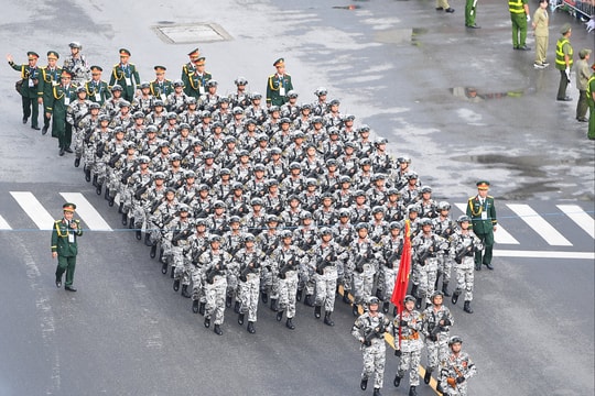 Người dân phấn khởi, tự hào khi xem Tổng duyệt diễu binh, diễu hành A80