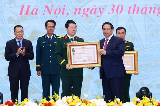 MB vinh dự đón nhận Huân chương Bảo vệ Tổ quốc hạng Nhất tại Hội nghị “80 năm Doanh nghiệp đồng hành cùng đất nước”