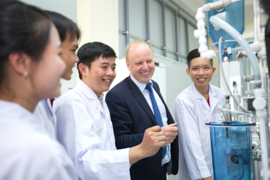 Học sinh, sinh viên, học viên thạc sỹ , nghiên cứu sinh và các ngành khoa học, công nghệ, kỹ thuật, toán được vay vốn ưu đãi