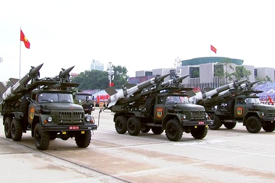 Tổng duyệt A80: Dàn khí tài hùng hậu diễu qua Quảng trường Ba Đình