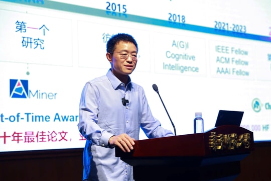 Giáo sư Đại học Thanh Hoa làm Viện trưởng danh dự Viện Nghiên cứu ứng dụng Trí tuệ nhân tạo Đại học Quốc gia Hà Nội