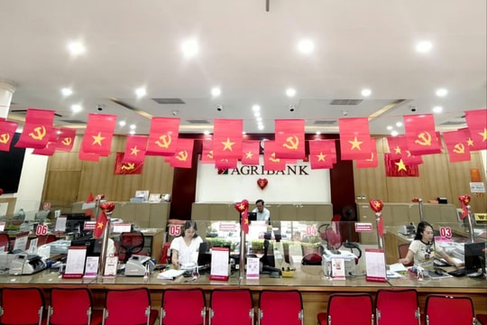 Agribank làm việc xuyên lễ để đảm bảo tặng quà kịp thời cho người dân dịp Quốc khánh 2/9