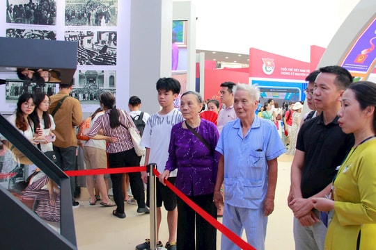 Triển lãm “Lịch sử và Sứ mệnh Quốc hội Việt Nam” khích lệ tình yêu lịch sử, yêu đất nước