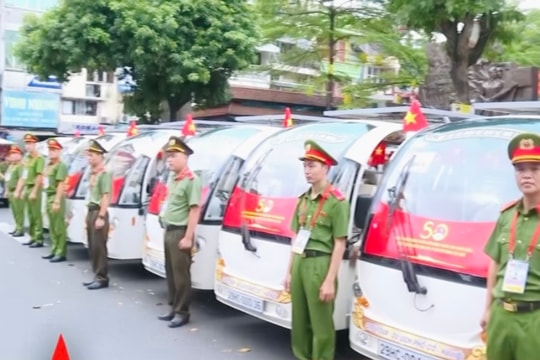 Công an Hà Nội tiếp nhận và vận hành 50 xe điện phục vụ sự kiện A80