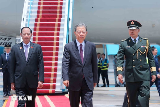 Ủy viên trưởng Nhân đại toàn quốc Trung Quốc Triệu Lạc Tế đến Hà Nội, bắt đầu thăm chính thức Việt Nam