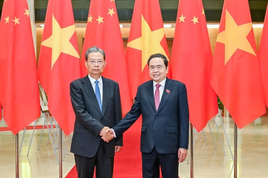 Top legislators of Vietnam and China hold talks in Hanoi