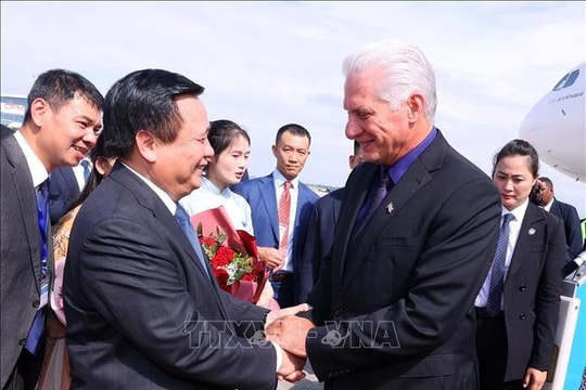 Top Cuban leader arrives in Hanoi, beginning state visit to Vietnam