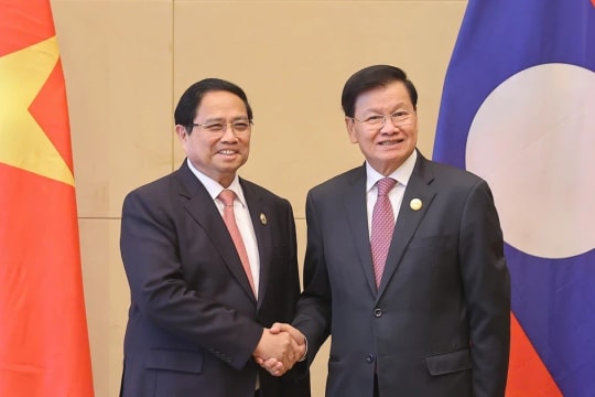 PM meets with top Lao leader on SCO Summit sidelines