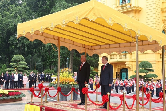 Party chief hosts red-carpet welcome ceremony for top Cuban leader