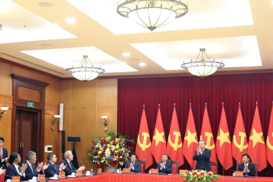 General Secretary hosts foreign party delegation chiefs in Hanoi