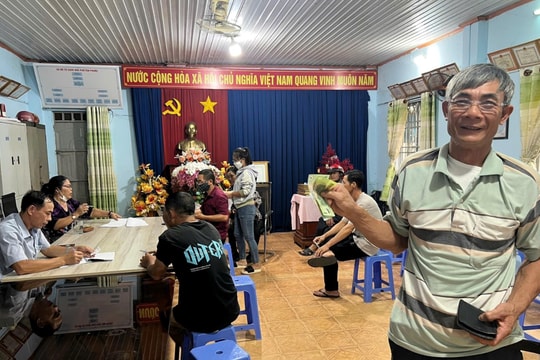 TP. Hồ Chí Minh: Người dân phấn khởi, hồ hởi khi được nhận tiền dịp 80 năm ngày Quốc khánh