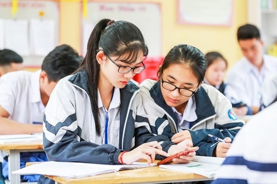 Nhiều địa phương siết chặt quản lý việc học sinh dùng điện thoại trong trường học