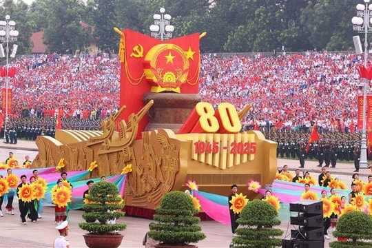 Majestic parade at historic Ba Dinh Square on National Day