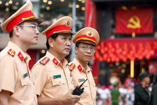 Huy động 100% quân số, CSGT Hà Nội thức trắng đêm vì sự bình yên của Đại lễ A80