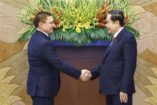 Top legislator of Vietnam hosts leader of Russian Federation Council