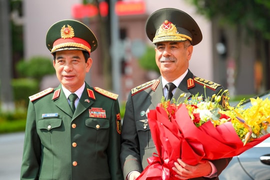Bộ trưởng Bộ Quốc phòng Phan Văn Giang chủ trì lễ đón Bộ trưởng Bộ Quốc phòng Azerbaijan