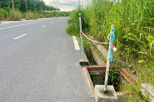TP. Hồ Chí Minh: Hàng loạt cống thoát nước trên đường Tam Lập - Đồng Phú không có nắp, nguy hiểm rình rập người đi đường