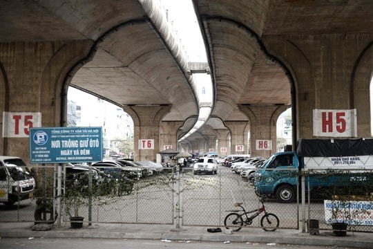 Hà Nội rà soát, di dời các bãi trông giữ xe khỏi gầm cầu trước 30/10