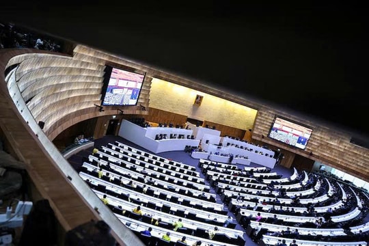 Chính trường Thái Lan biến động từng giờ: Vừa ấn định bầu Thủ tướng lại chuẩn bị giải tán Hạ viện