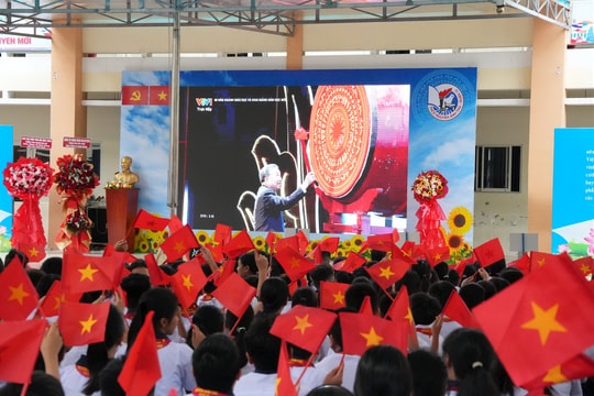 TP. Hồ Chí Minh: Gần 1.400 học sinh Trường THCS Nguyễn Ảnh Thủ trang trọng, tự hào khai giảng năm học mới