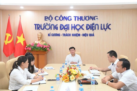 Hội nghị đối thoại giữa lãnh đạo Nhà trường với toàn thể viên chức, người lao động các đơn vị