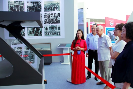 Triển lãm “Lịch sử và sứ mệnh Quốc hội Việt Nam” có ý nghĩa lớn đối với các thế hệ mai sau