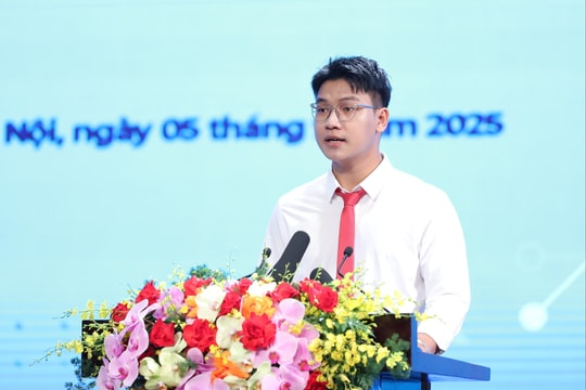 Nam sinh Bách khoa đại diện học sinh, sinh viên cả nước phát biểu tại Lễ khai giảng đặc biệt