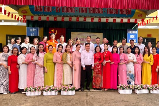 Núi Pháo hỗ trợ 130 triệu đồng dịp khai giảng năm học mới 2025 – 2026