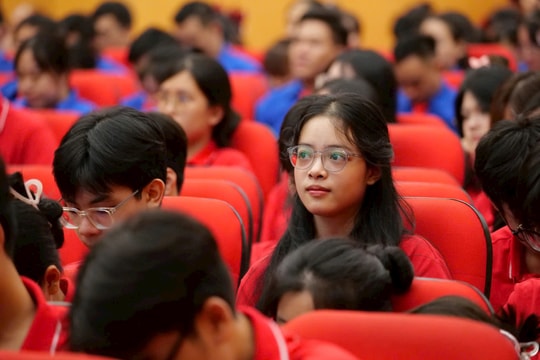 Trường ĐH Y Hà Nội nhận chứng nhận kiểm định chất lượng và xếp hạng đối sánh UPM trong Lễ khai giảng năm học mới