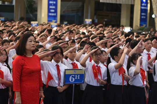 Lễ khai giảng trang trọng và tự hào của cô trò trường THCS Trưng Vương