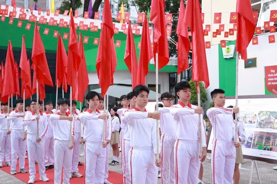 Học sinh Trường THPT Phan Huy Chú rạng rỡ trong Lễ khai giảng đặc biệt