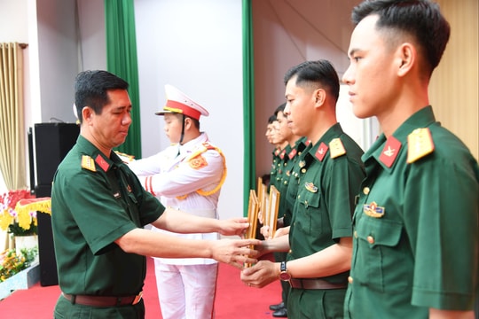 An Giang: Gặp mặt, biểu dương cán bộ, chiến sĩ tham gia diễu binh, diễu hành tại A80