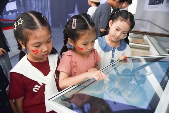 Triển lãm “Lịch sử và Sứ mệnh Quốc hội Việt Nam”: Khơi dậy niềm tự hào, vun đắp tình yêu Tổ quốc