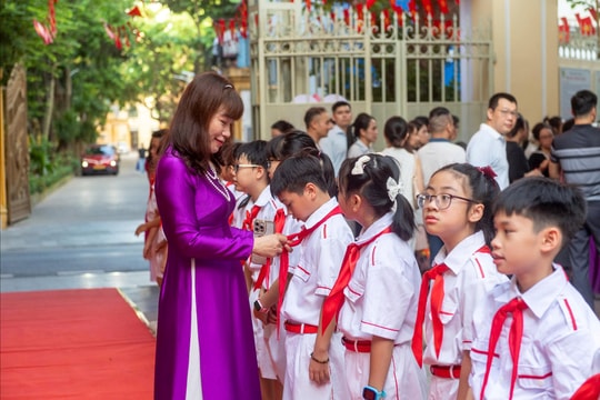 Trường công khai chi tiết hoàn cảnh học sinh khó khăn: Đừng biến sự giúp đỡ thành "vết thương" tinh thần